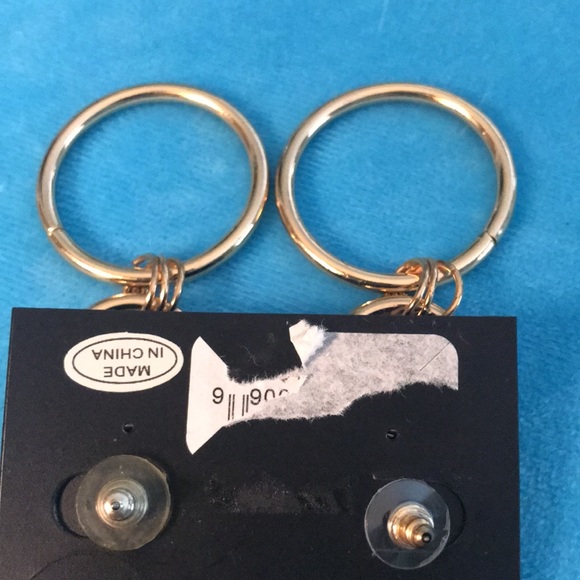 Designs by Jil circles gold earrings - Picture 2 of 3